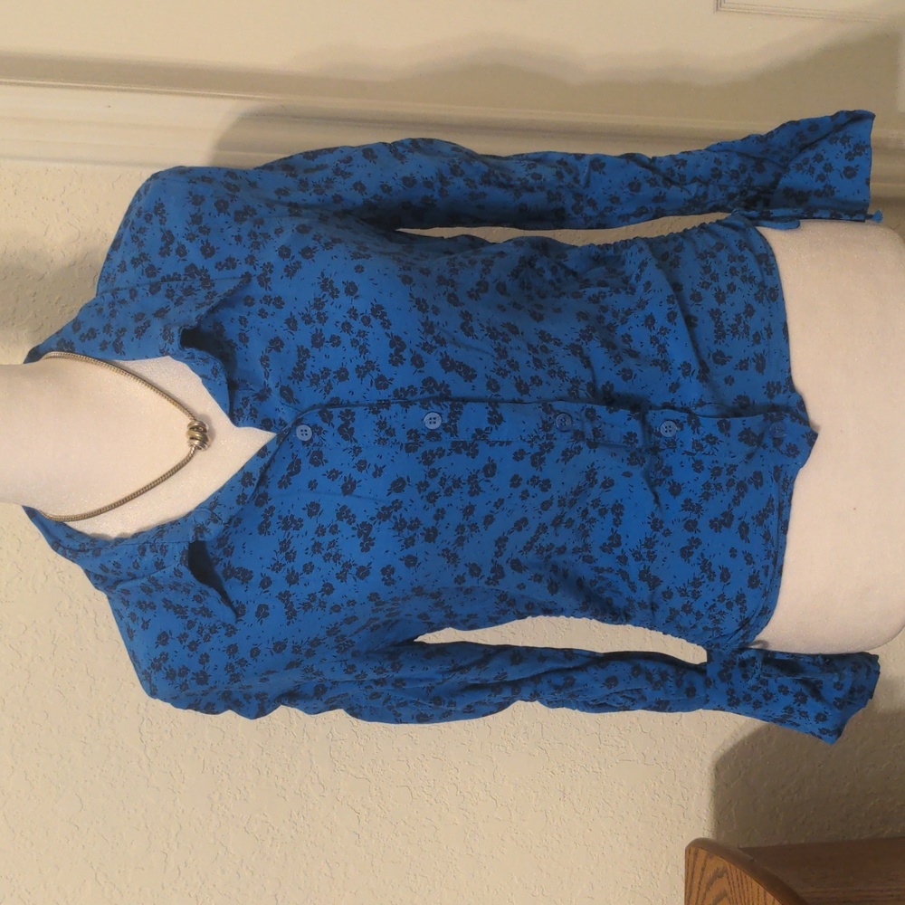 Zara Blue Button Down Floral Roushing Side Top. Size S